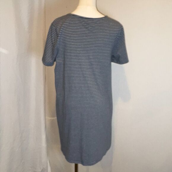 UMGEE Size Medium/Blue white stripe/Short Sleeve/Pockets/Buttons/Cruise/Vacation - Picture 2 of 3